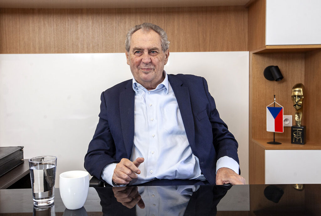 Zeman je ve vážném stavu. Operovali ho kvůli kritickému nedokrvení nohy | Deník TO