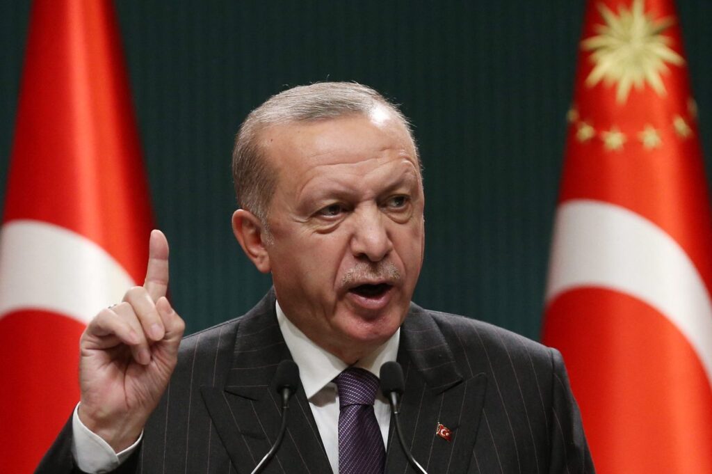 Jak vznikl smyšlený příběh o „mimořádném osobním pozvání“ Petra Pavla tureckým prezidentem Erdoğanem | Deník TO