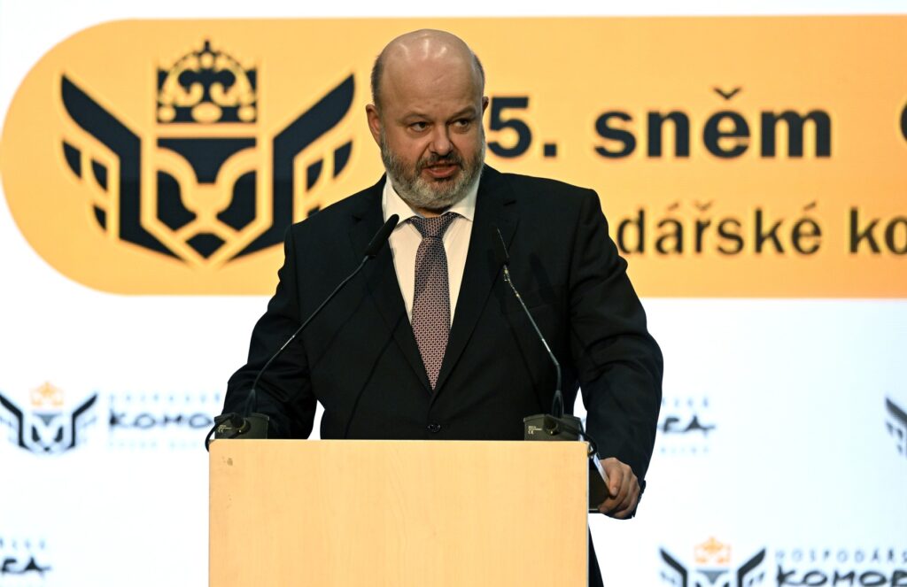Martin Pecina: Někde sundávají dívkám podprsenky, jinde lze pronést arzenál zbraní | Deník TO