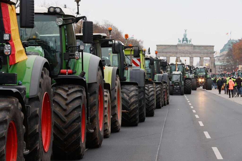 „Motorizovaná vidlácká lůza“ jde do boje, pozadí protestů německých farmářů | Deník TO