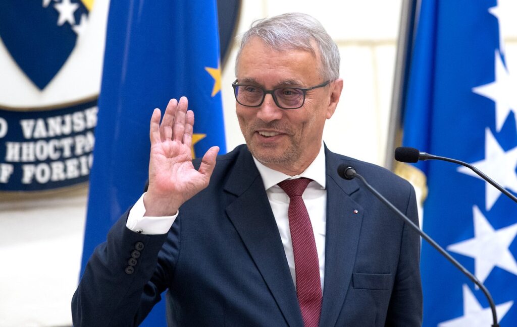 Češi hrají o euro: Zbytečný ministr hledal užitečného idiota, ale nastartoval Fialu | Deník TO