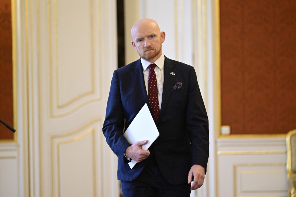 Nahlašoval profily, teď bude radit britskému velvyslanci | Deník TO