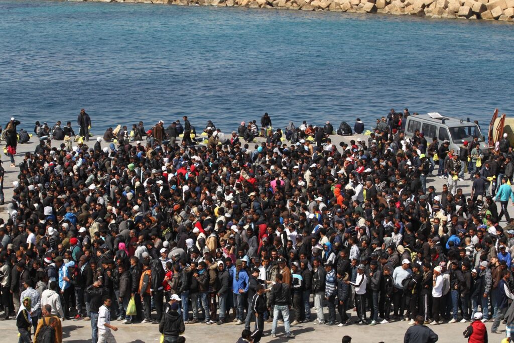 Návratová centra pro migranty rozdělují Evropu, píše Politico | Deník TO