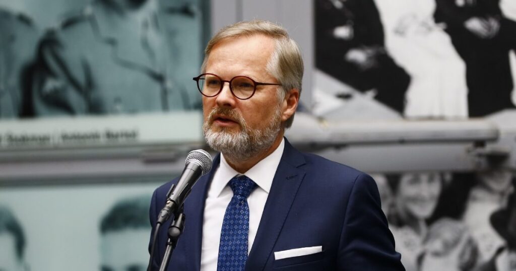 Platy ústavních činitelů navázané na platy soudců? Politikům to vyhovuje | Deník TO