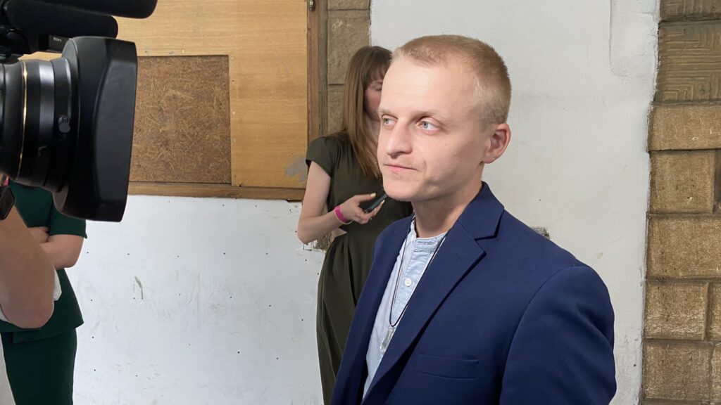 Mediální stroj na výrobu konsenzu se zadřel na rozporu s realitou | Deník TO
