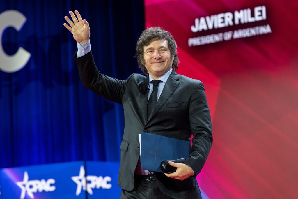 Prahu navštíví argentinský prezident Milei. Vystoupí i s přednáškou na téma Jak na neefektivní vládu | Deník TO