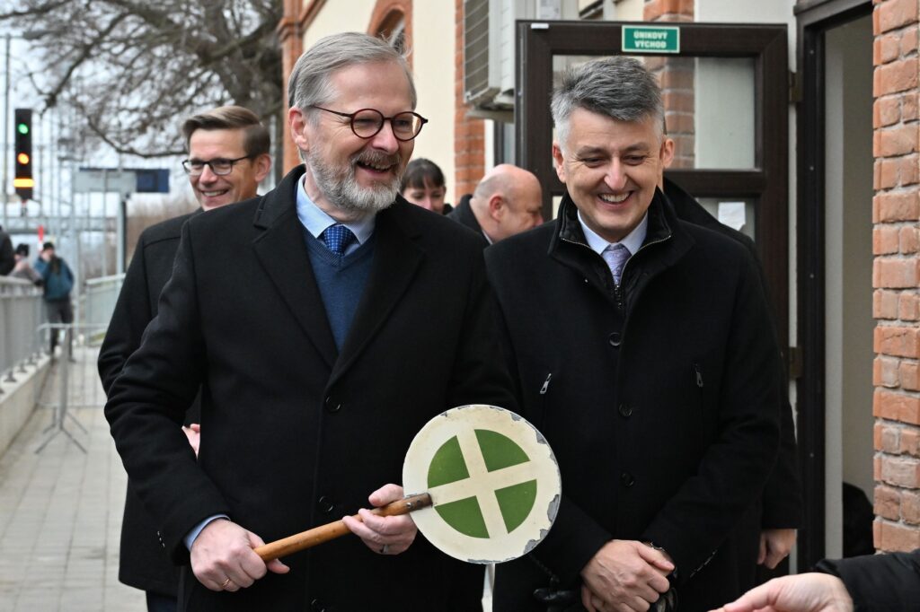 Fialovi se stát rozpadá pod rukama | Deník TO