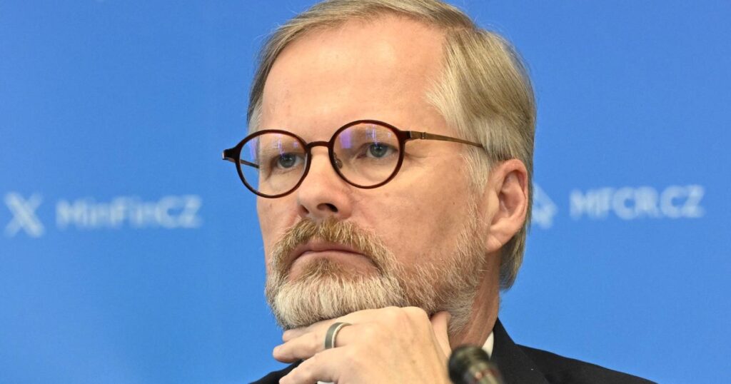 Premiér Fiala přišel o velký flám v Paříži, to musí hodně bolet | Deník TO