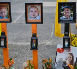 Pietní místo s portréty zavražděných Izraelců