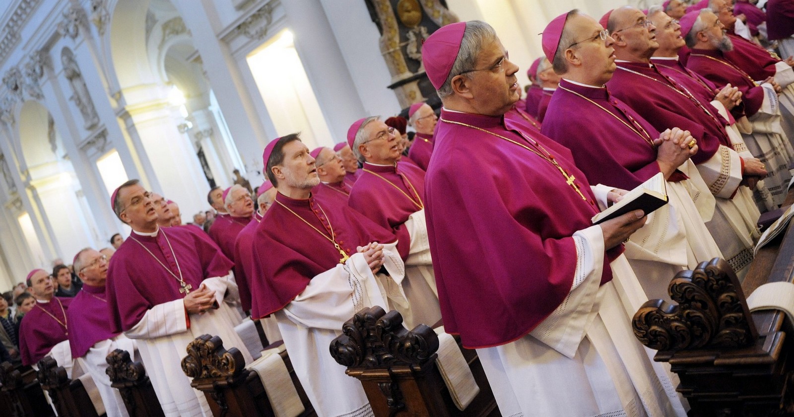 Biskupové - ilustrační foto