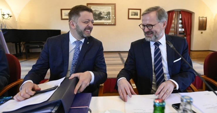 Ministr vnitra Vít Rakušan a premiér Petr Fiala