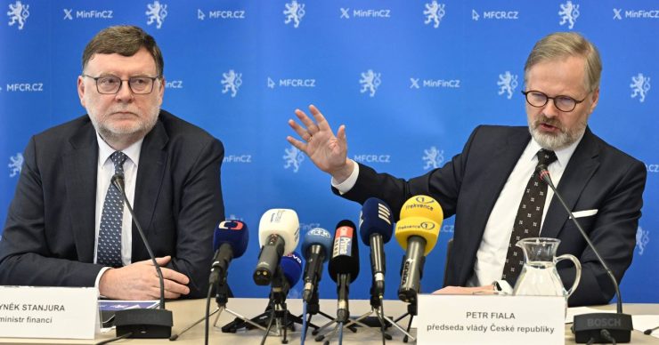 Ministr financí Zbyněk Stanjura a premiér Petr Fiala