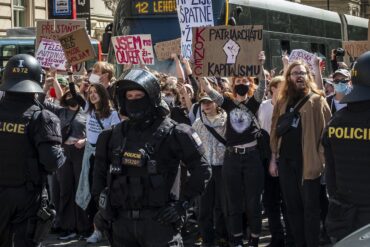 Pochod pro život 2025 - blokující aktivisté