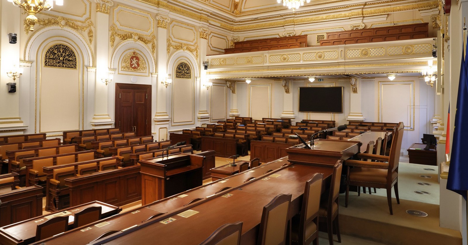 Prázdný sál Poslanecké sněmovny Parlamentu ČR