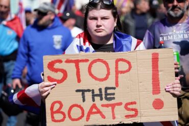 Demonstrace proti imigraci v britském Doveru