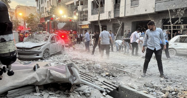 Následky izraelského útoku v hlavním íránském městě Teheránu