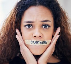 Woke vyklízí pozice - ilustrační foto