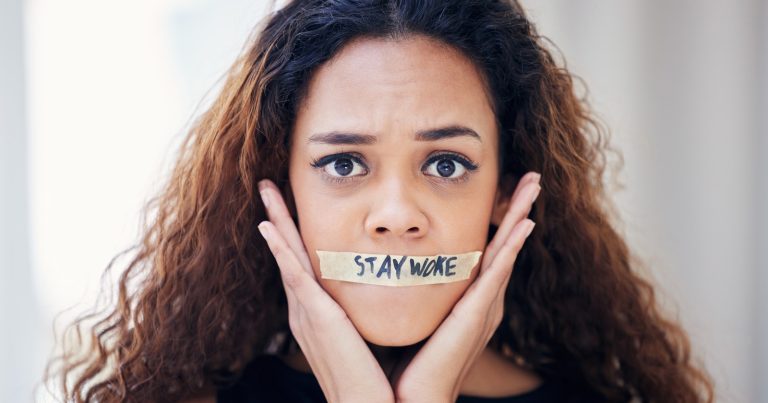 Woke vyklízí pozice - ilustrační foto