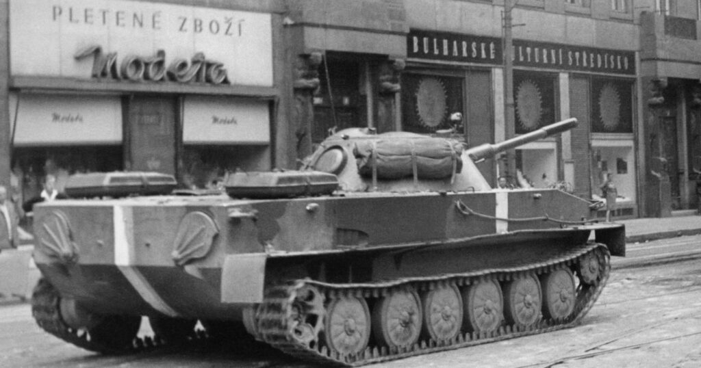 Srpen 1968 v Praze - tank v ulici Na příkopě