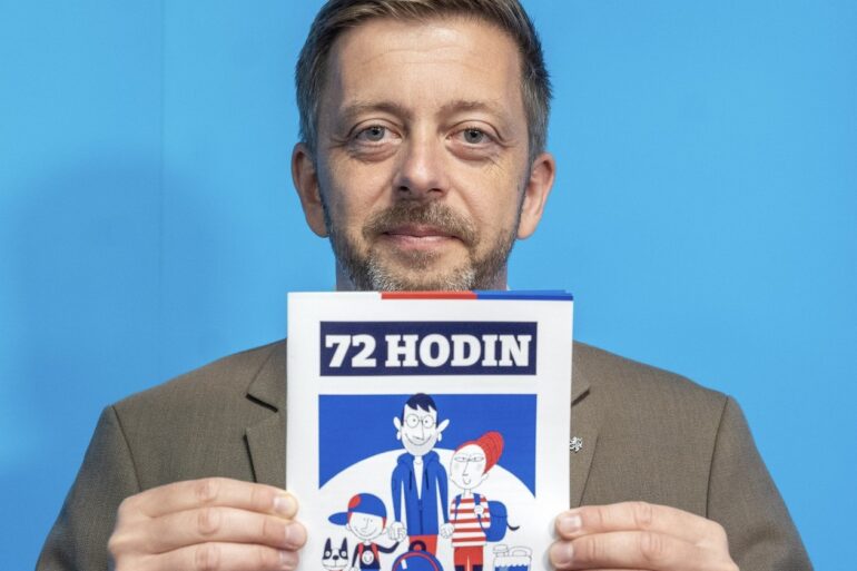 Vít Rakušan představuje příručku 72 hodin