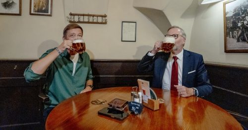 Vít Rakušan a Petr Fiala spolu na pivu