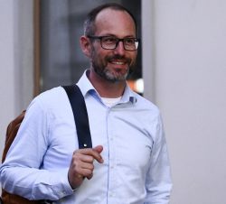 Europoslanec (a věčný student) Jan Farský (STAN)