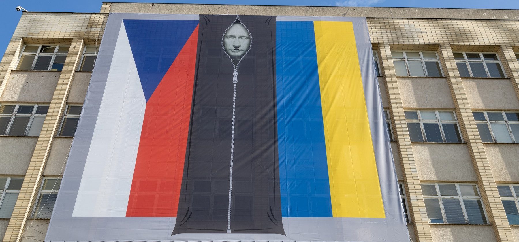 Putin v pytli na mrtvoly