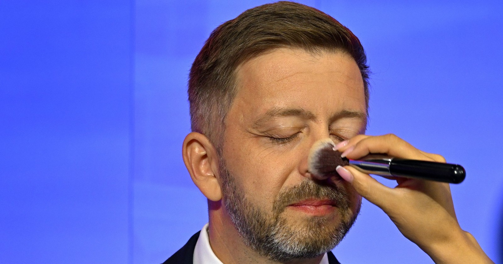 Vít Rakušan. Maskuje svůj klaunský nos?