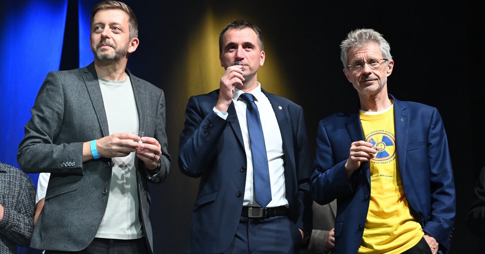 Nevkusné párty se zúčastnili i Rakušan, Vlček a Vystrčil