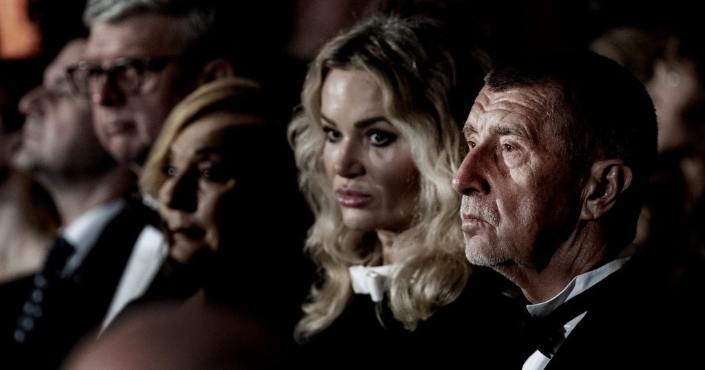 Babiš se vysmál kritikům, že na Hradě netleskal: „Příště budu tleskat vestoje a možná udělám i mexickou vlnu!“ | Deník TO