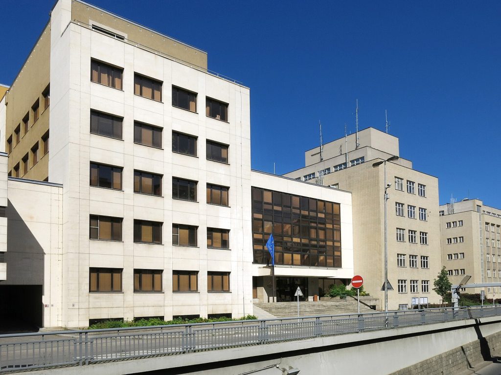NKÚ: Vnitro vynaložilo 870 milionů na zlepšení státní služby bez efektu | Deník TO