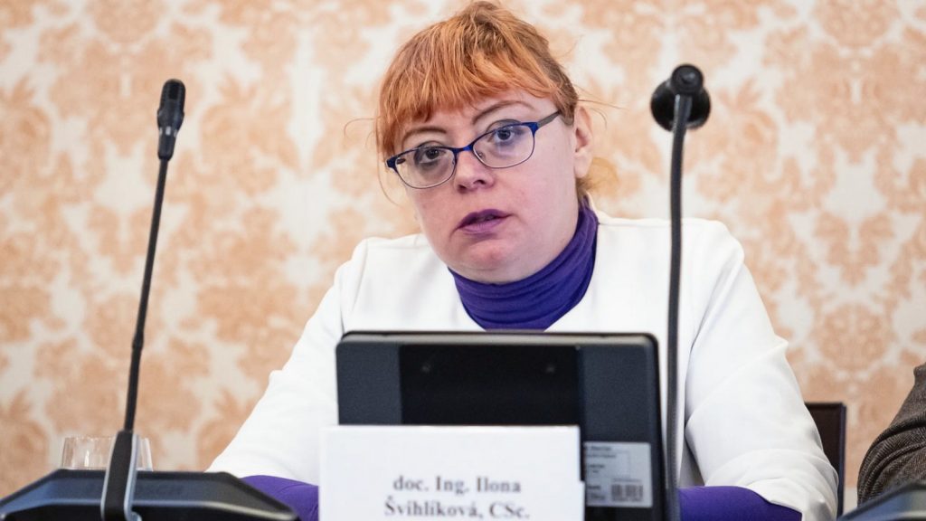 Vstali noví kádrováci aneb Švihlíková pod palbou „hnojometů“ | Deník TO