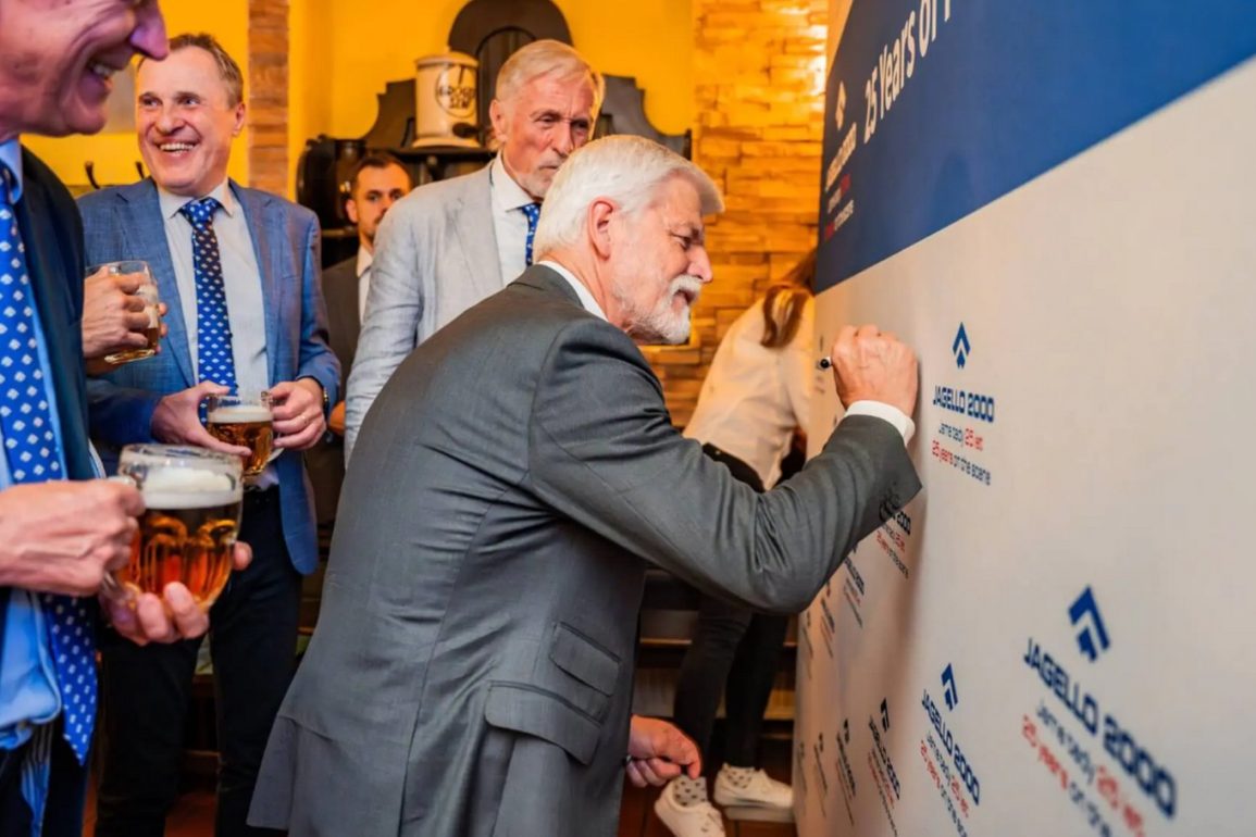 Konference jako forma nátlaku na vládu a&nbsp;ku prospěchu zbrojařů