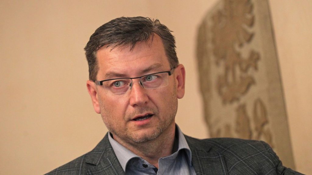 Politický týdeník: Primátor utekl před fotbalovou aférou; Žháři ve vazbě; Zchudne Chudárek o miliardy? | Deník TO