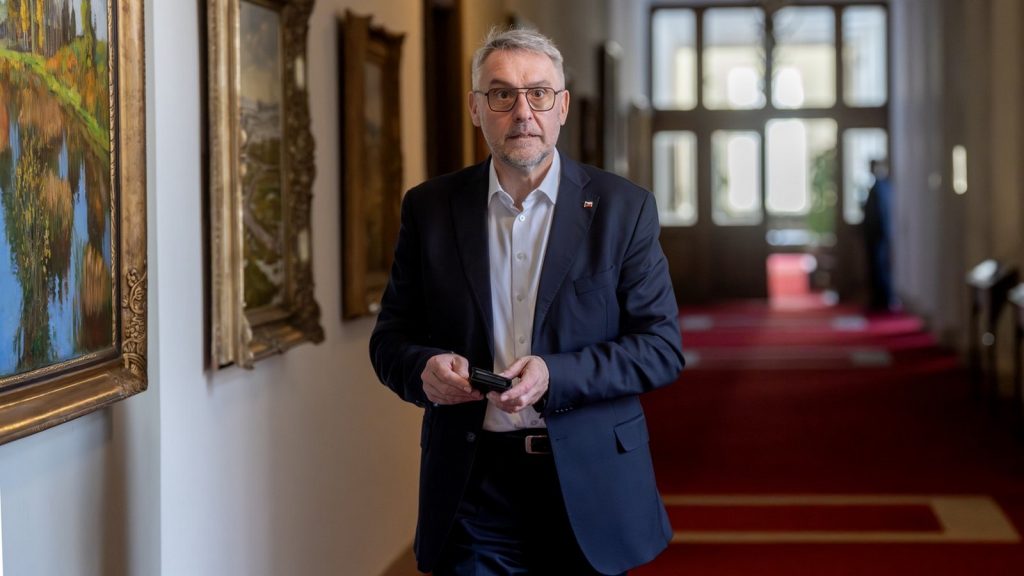 Jedná Rakušanovo vnitro Metnarovi za zády? | Deník TO
