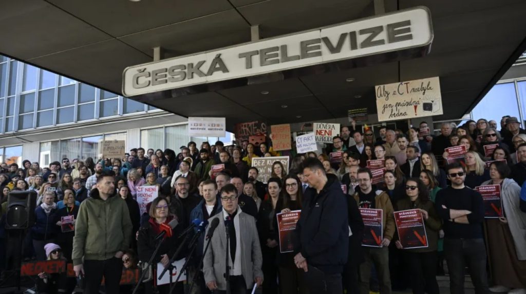 Veřejnoprávní mýtus se hroutí. ČT a ČRo nejsou nezávislé a státní média nelze zestátnit | Deník TO