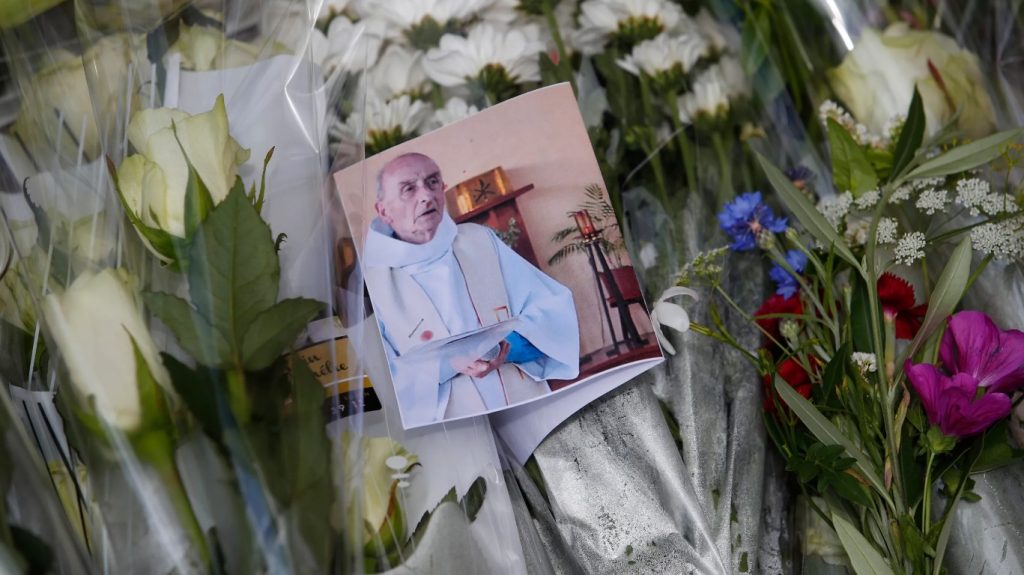 Islamistický teror v EU, 6. díl: Brutální poprava 85letého katolického kněze Jacquese Hamela | Deník TO